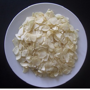 Dehydrated garlic flakes without root -20201117