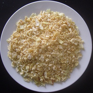 Dehydrated yellow onion flakes-20201117